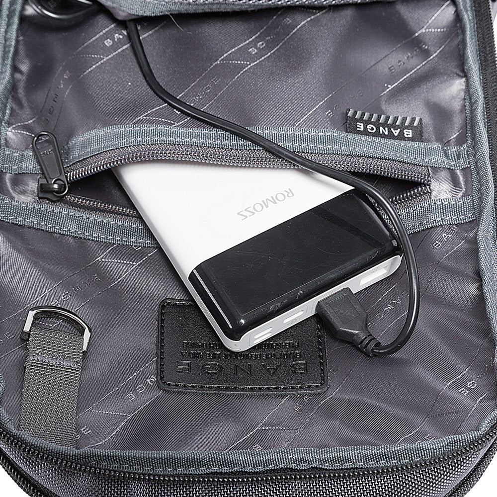 Bange 7082 – Compact Crossbody Bag (Black)