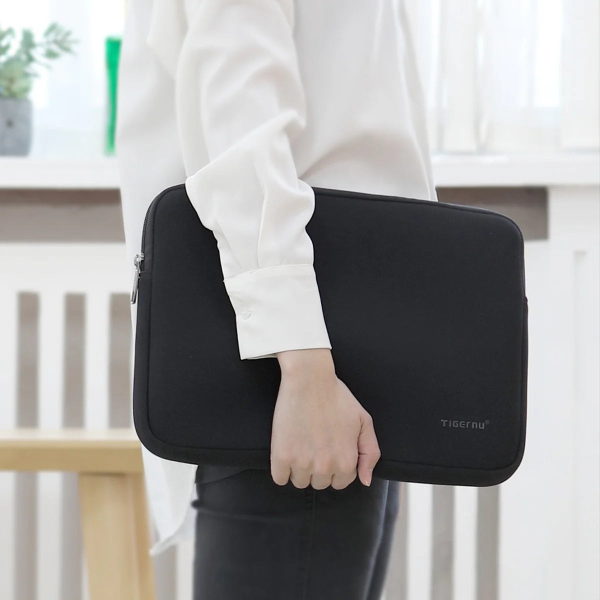 Tigernu T-A001L – Laptop Sleeve (Black)