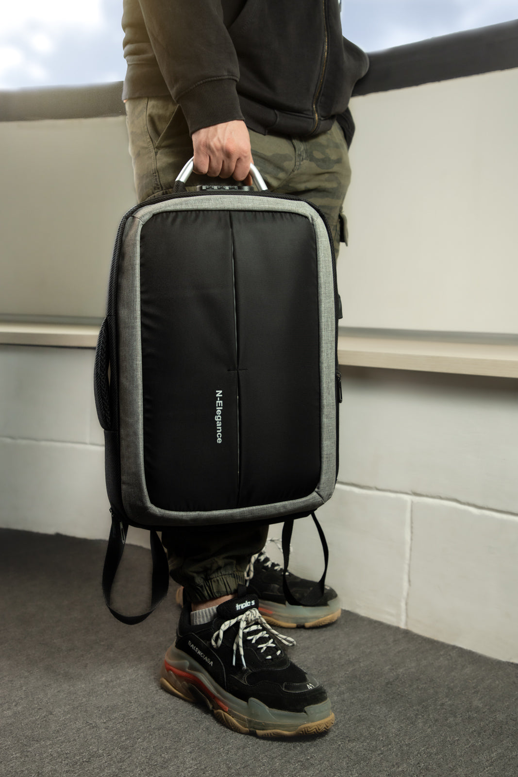 N-Elegance NMR-Grey – 17" Laptop Backpack (Grey)